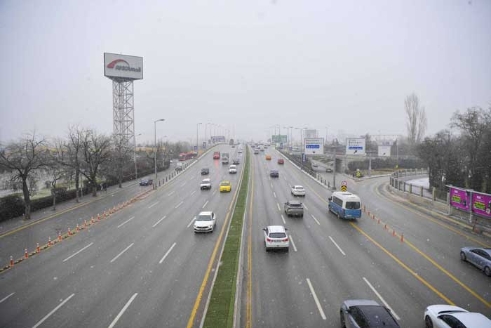 ABB, AVM &ouml;nlerindeki trafiğe m&uuml;dahaleyi s&uuml;rd&uuml;r&uuml;yor: Ankamall &ouml;n&uuml;nde &ccedil;alışma başladı - Resim : 5