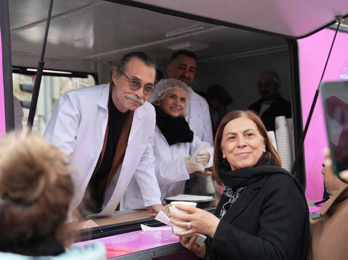 Etimesgut'ta dayanışma sofrası büyüyor: Ahi Kent Lokantası ve çorba ikram karavanları! - Resim : 5