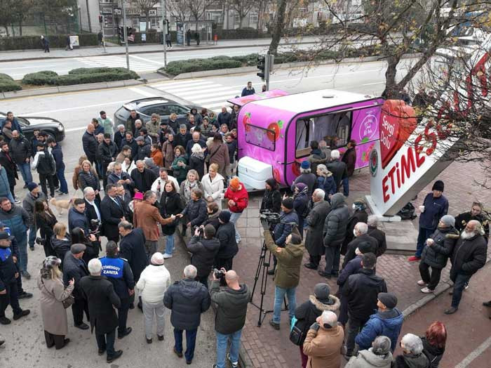 Etimesgut'ta dayanışma sofrası büyüyor: Ahi Kent Lokantası ve çorba ikram karavanları!