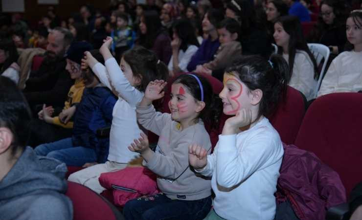 Kahramankazan Belediyesi çocukları tiyatroyla buluşturdu