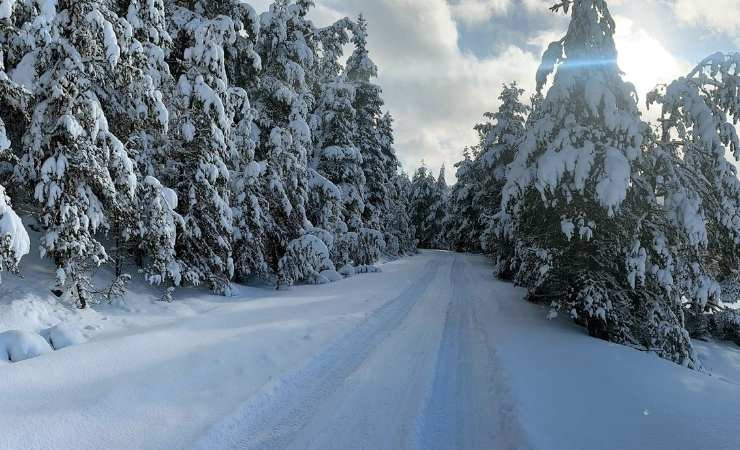 Beypazarı Eğriova Yaylası'nda kartpostalları kıskandıracak kar manzaraları oluştu