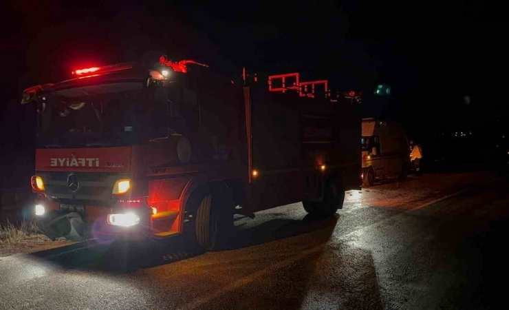 Çorum'da köpeğe çarpmamak için sürücü manevra yapınca tır devrildi