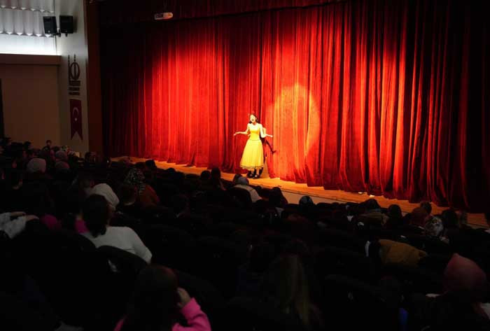 Keçiören Belediyesi, masal dünyasını minik izleyicilerle buluşturdu - Resim : 4