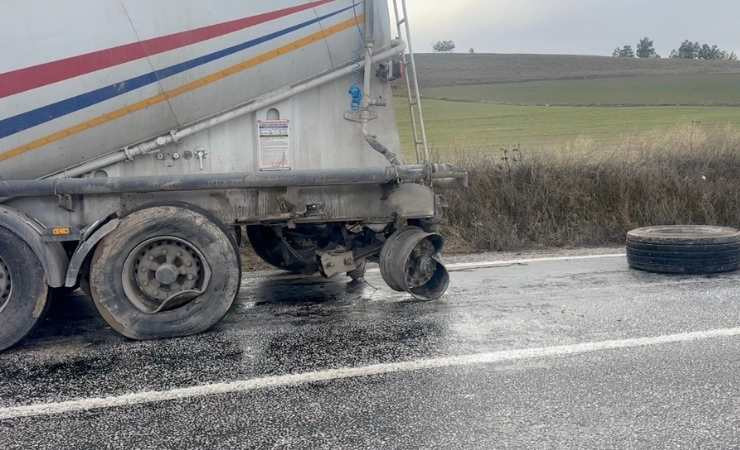 Çorum'da tır ile cip çarpıştı: 4 kişi yaralandı