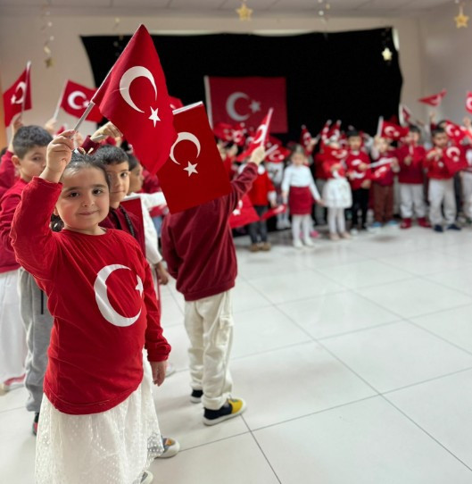 Pursaklar Belediyesi'nin Nezaket Okulları'nda Bayrak Sevgisi etkinliği düzenlendi