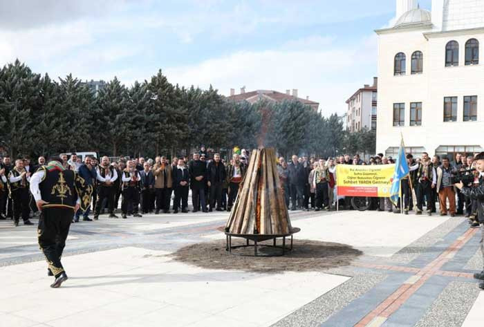 Pursaklar Belediyesi önünde Oğuzların Yaren geleneği yaşatıldı! - Resim : 2