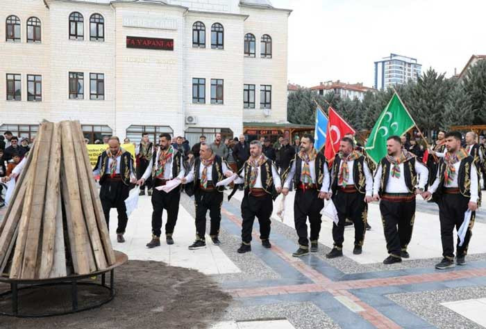 Pursaklar Belediyesi önünde Oğuzların Yaren geleneği yaşatıldı! - Resim : 3