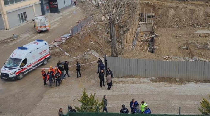 Yenimahalle'de inşaat alanında göçük altında kalan işçi hayatını kaybetti
