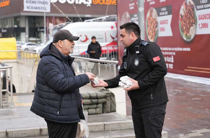 Keçiören Belediyesi, Berat Kandili dolayısıyla kandil simidi ikramında bulundu - Resim : 2
