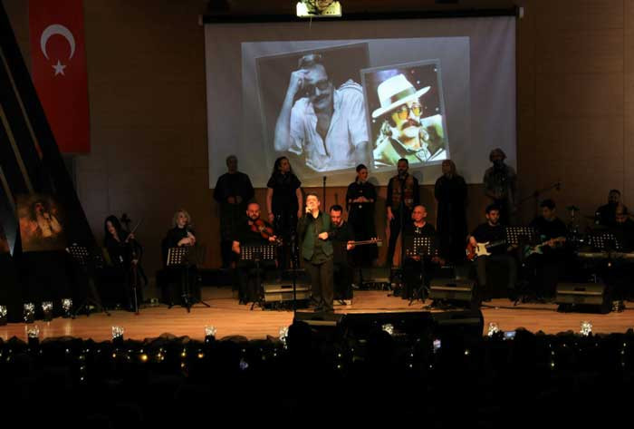 Keçiören Belediyesi, Barış Manço ve Cem Karaca anısına konser düzenledi