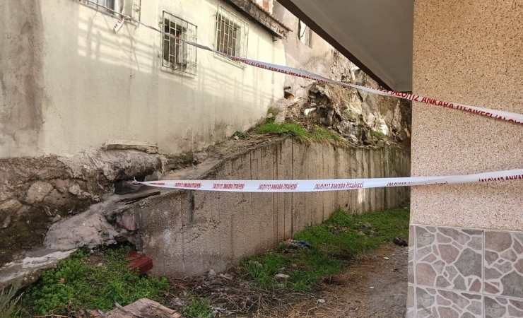 Mamak'ta tedbiren tahliye edilen apartmanın sakinleri çözüm bekliyor