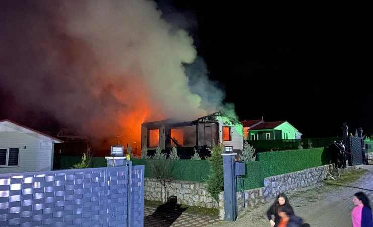 Çorum'da çıkan yangında bağ evi kül oldu