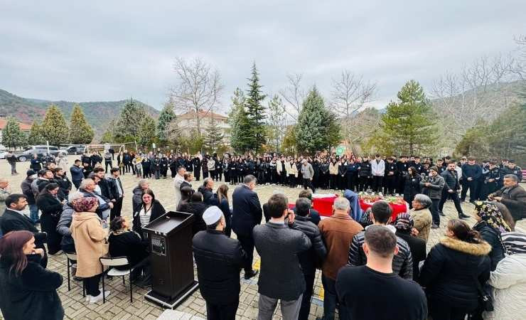 Beypazarı'nda trafik kazasında hayatını kaybeden 10. sınıf öğrencisi son yolculuğuna uğurlandı