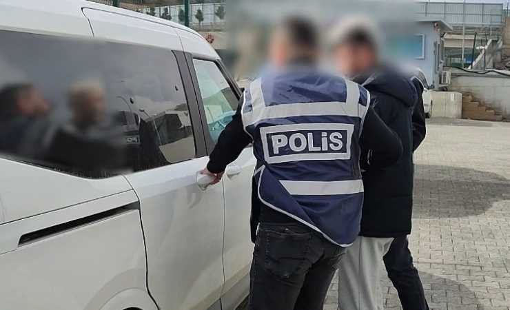 Kırşehir'de vatandaşları dolandırdıkları iddia edilen 4 şüpheli tutuklandı