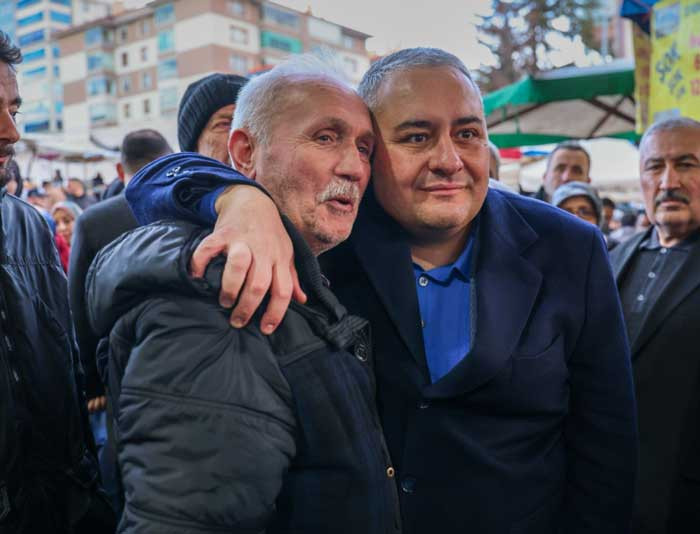 Keçiören Belediye Başkanı Özarslan, Ufuktepe Semt Pazarı'nı ziyaret etti