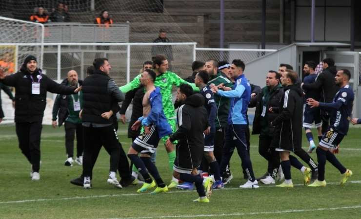 Emre Gökdemir İnşaat Ankara Keçiörengücü - Erzurumspor maçının ardından gerginlik yaşandı