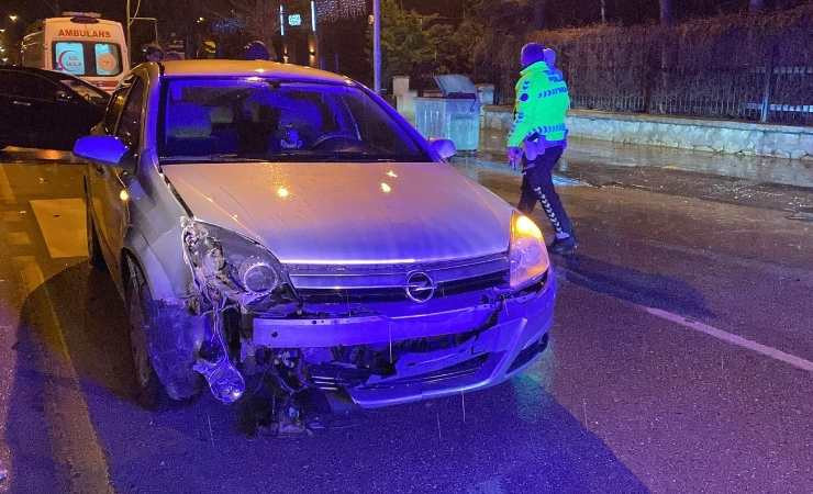 Çorum'da iki otomobilin çarpıştığı kazada anne ile oğlu yaralandılar