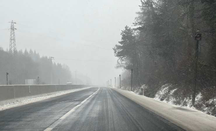 Ankara - İstanbul arası geçiş güzergahı olan Bolu Dağı kesiminde kar yağışı başladı