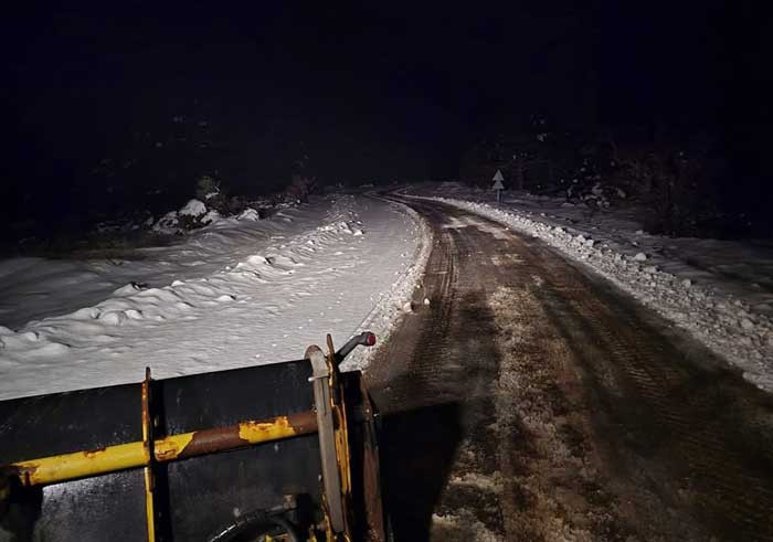 Beypazarı'nın y&uuml;ksek kesimlerinde kar yağışı etkili oldu: Beyaza b&uuml;r&uuml;nd&uuml;!