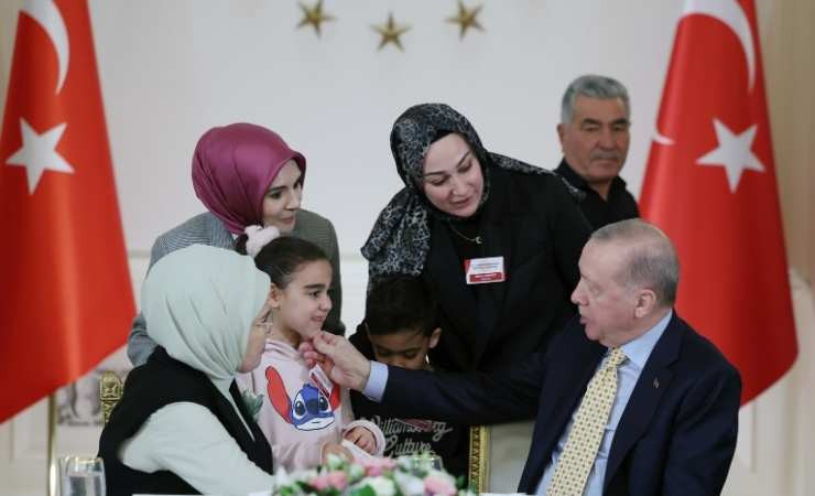 Cumhurbaşkanı Erdoğan: "Şehitlerin kemiklerini sızlatmadan bu musibetten Türkiye'yi kurtaracağız"