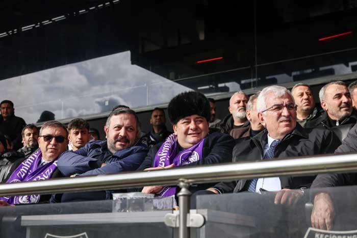 Keçiören Belediye Başkanı Özarslan, Ankaragücü ve Keçiörengücü maçlarını tribünden takip etti