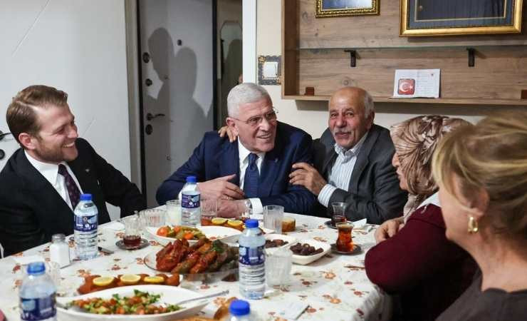 Müsavat Dervişoğlu, Ankara'da şehit ailesiyle iftar yaptı