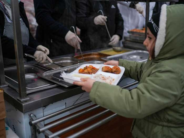Beşikcioğlu ilk iftarı Etimesgut Belediyesi iftar çadırında vatandaşlarla birlikte açtı - Resim : 4