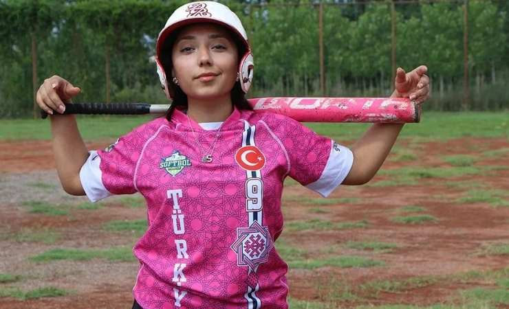 Milli sporcu Sevdenur Gülçiçek amansız hastalıkla mücadelesini kaybetti