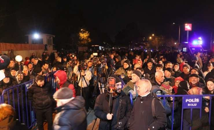 Özgür Özel: "Biz Tanju Özcan ile gurur duyuyoruz"