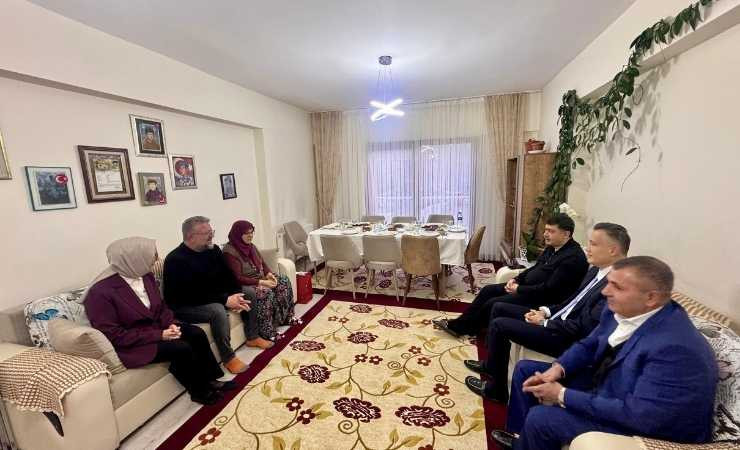 Ankara Valisi Vasip Şahin, şehit ailelerinin iftar sofralarına konuk oldu