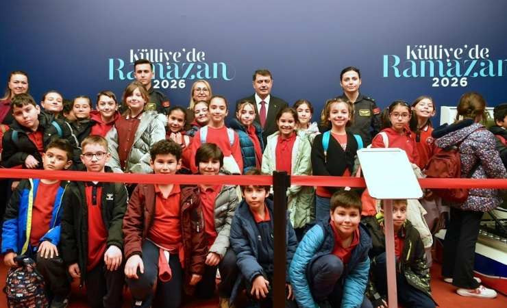 Vali Vasip Şahin, "Külliye'de Ramazan" etkinliklerini ziyaret etti