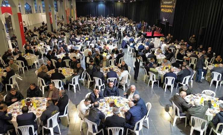 Başkan Mansur Yavaş, başkentin taksici esnafıyla iftarda buluştu