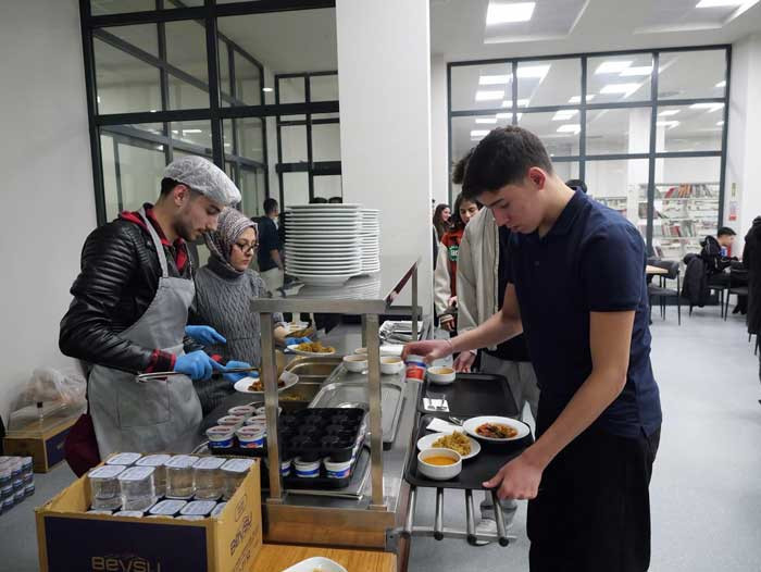 Etimesgut Belediyesi, 100. Yıl Cumhuriyet Kültür Merkezi'nde öğrencilere iftar veriyor! - Resim : 2