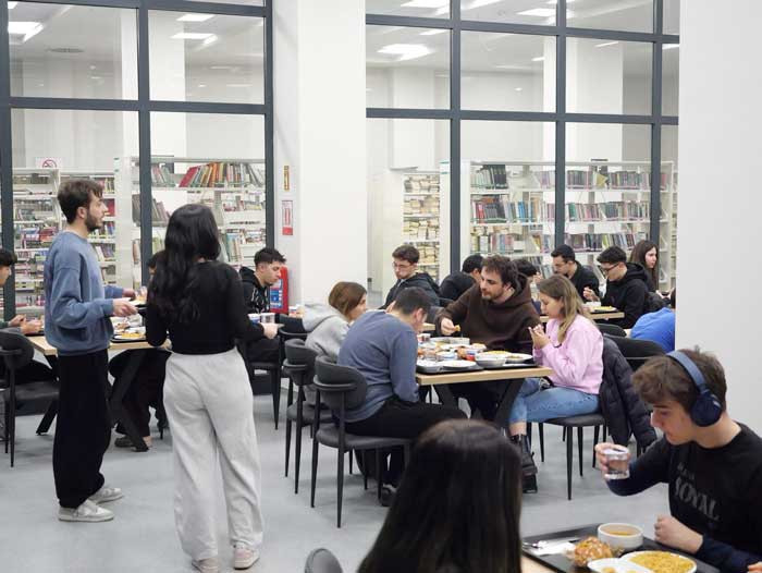 Etimesgut Belediyesi, 100. Yıl Cumhuriyet Kültür Merkezi'nde öğrencilere iftar veriyor!