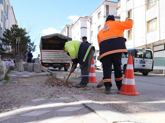Etimesgut Belediyesi Fen İşleri ekiplerinin ilçe genelindeki çalışmaları sürüyor - Resim : 4