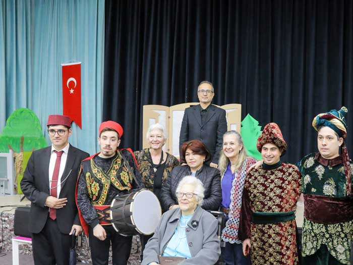 Etimesgut Belediyesi Engelsiz Yaşam Merkezi’nde Karagöz ve Hacivat gösterisi düzenlendi - Resim : 4