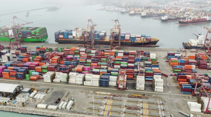 Bakan Uraloğlu, limanlarda elleçlenen yük miktarına ilişkin açıklama yaptı