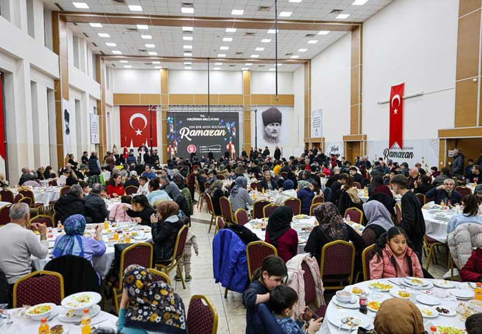 Keçiören Belediye Başkanı Özarslan, berberlerle iftar sofrasında buluştu