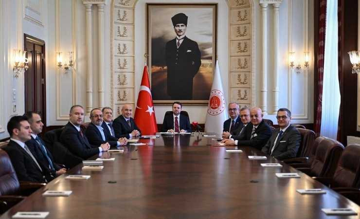 Bakan Akın Gürlek: "10 yılı doldurmayan bir hakim, ticaret mahkemesi başkanı olmayacak"