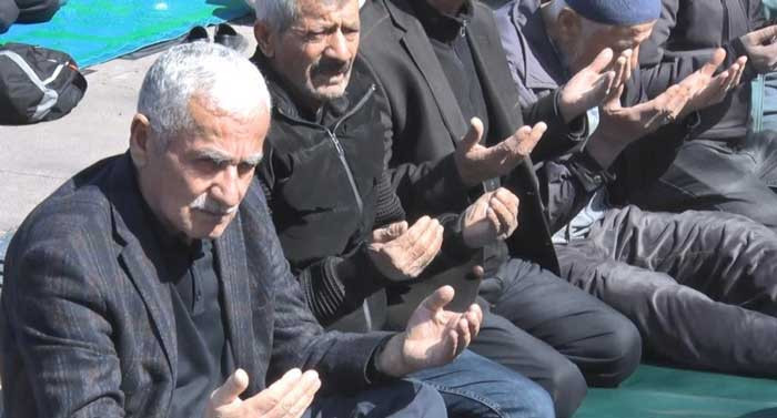 Ramazan ayının son cumasında Ankaralılar Hacı Bayram Veli Camii'ne akın etti