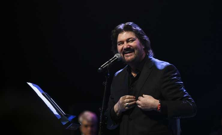 Külliye'de Ramazan etkinliklerinde Ahmet Şafak sevilen şarkılarını seslendirdi