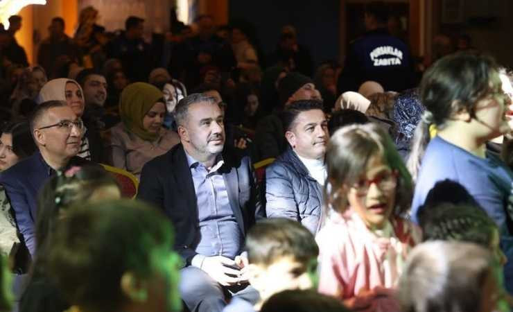 Pursaklar Belediyesi'nin ramazan etkinliklerinde Mustafa Sevim sahne aldı