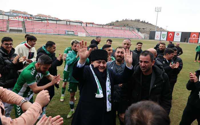 Keçiören Belediye Başkanı Özarslan, Bağlumspor'a tribünden destek verdi - Resim : 4