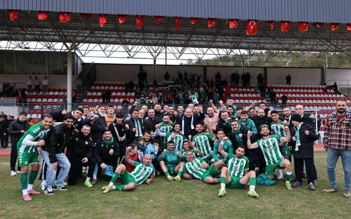 Keçiören Belediye Başkanı Özarslan, Bağlumspor'a tribünden destek verdi - Resim : 3