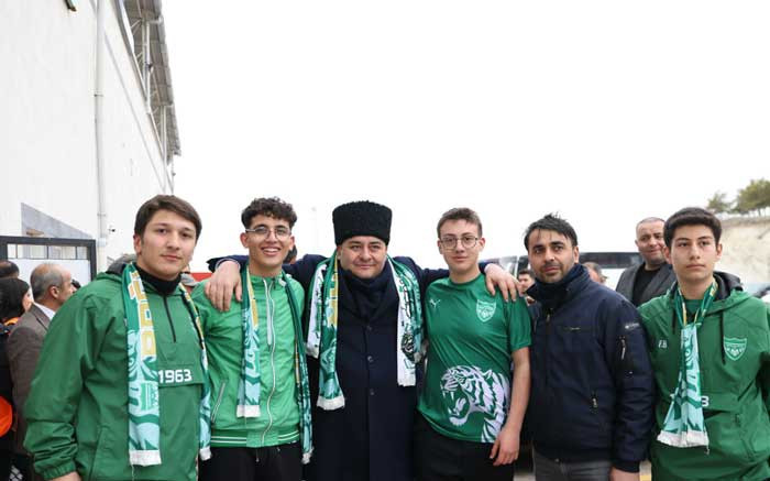 Keçiören Belediye Başkanı Özarslan, Bağlumspor'a tribünden destek verdi