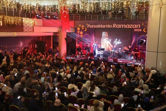Pursaklar Belediyesinin düzenlediği Ramazan Etkinlikleri, Fadıl Aydın konseriyle final yaptı - Resim : 4