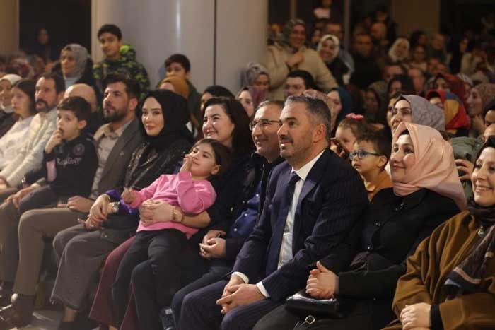 Pursaklar Belediyesinin düzenlediği Ramazan Etkinlikleri, Fadıl Aydın konseriyle final yaptı - Resim : 2