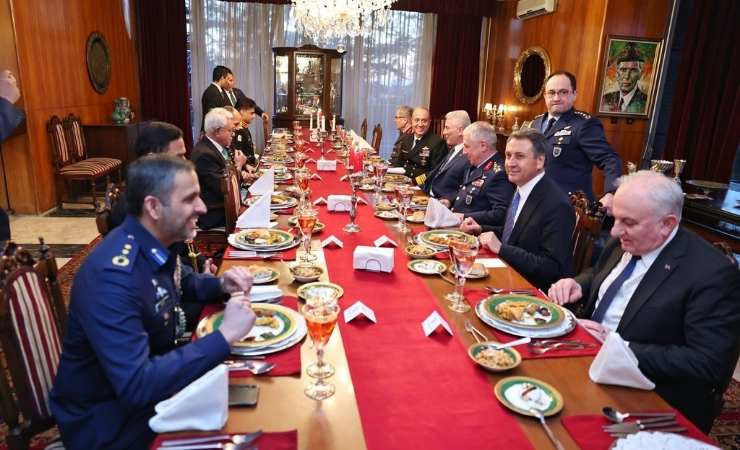 Bakan Ömer Bolat, Pakistan'ın Ankara Büyükelçiliği'nin iftar programında dostluk mesajı verdi