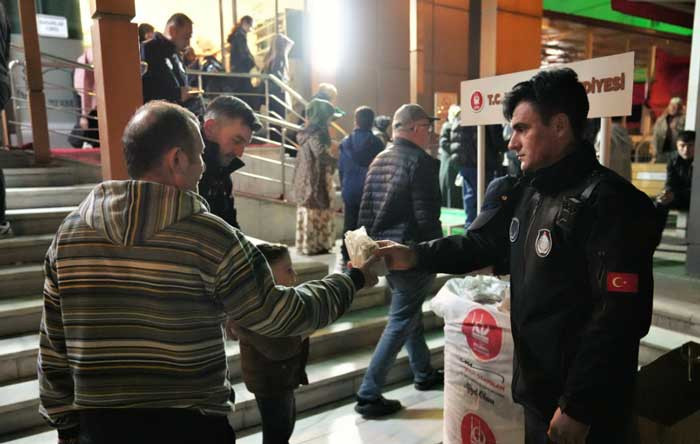 Keçiören Belediyesi Kadir Gecesi dolayısıyla programlar düzenledi - Resim : 2