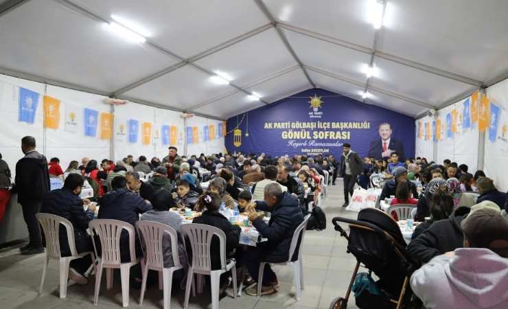 Gölbaşı'nda kurulan "Gönül Sofrası" çadırı ile her gün 400 kişiye iftar verildi